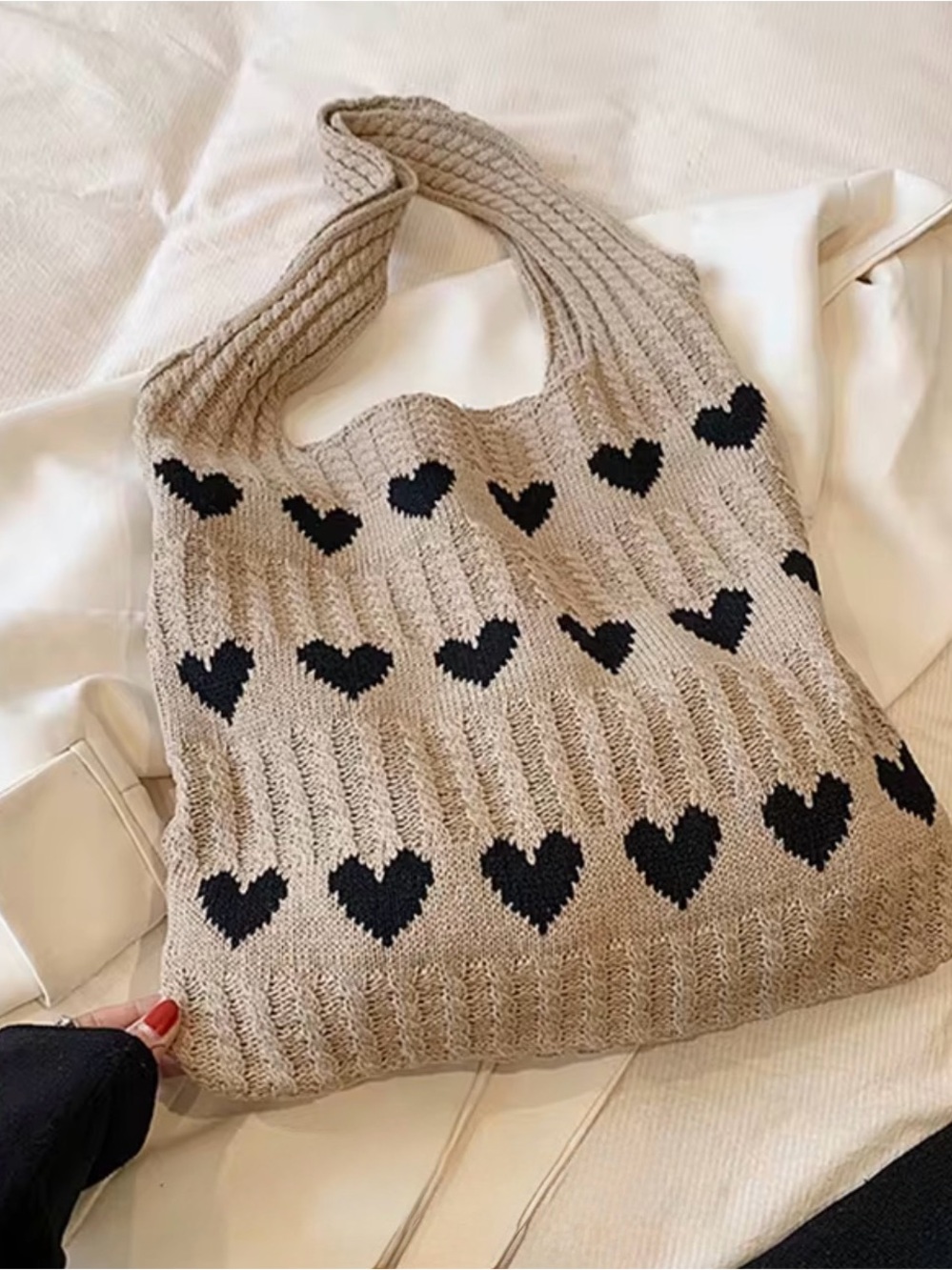 Knit Heart-Pattern Shoulder Bag